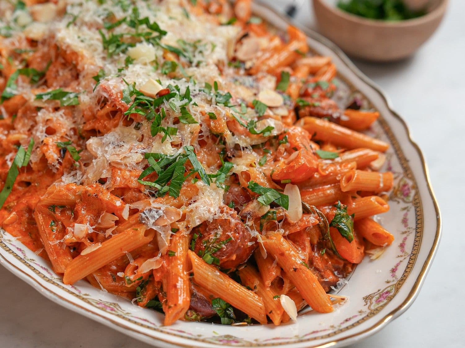 Penne met paprika, ui en chorizo