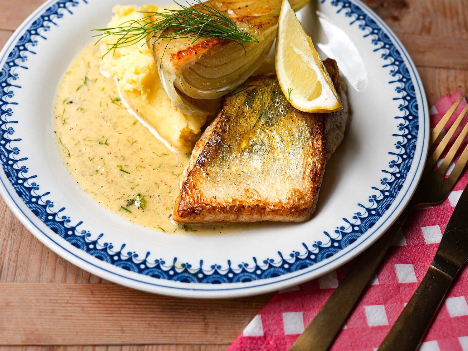 Snoekbaars met puree, venkel en beurre blanc met mosterd