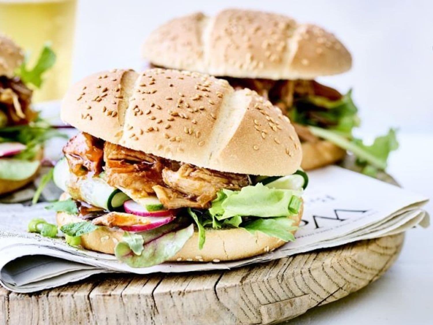 Broodje pulled rabbit met barbecuesaus