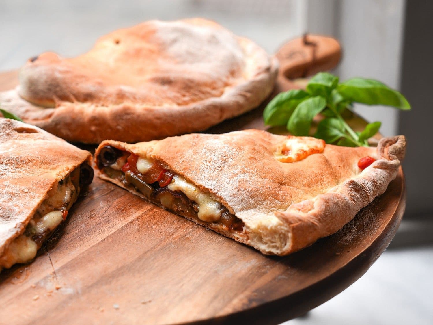 Pizza calzone 'caponata'