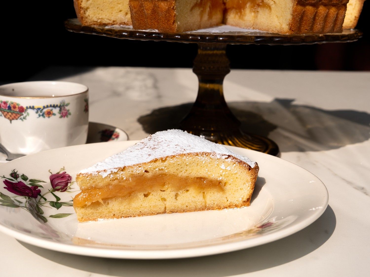 Cake met rabarbercompote