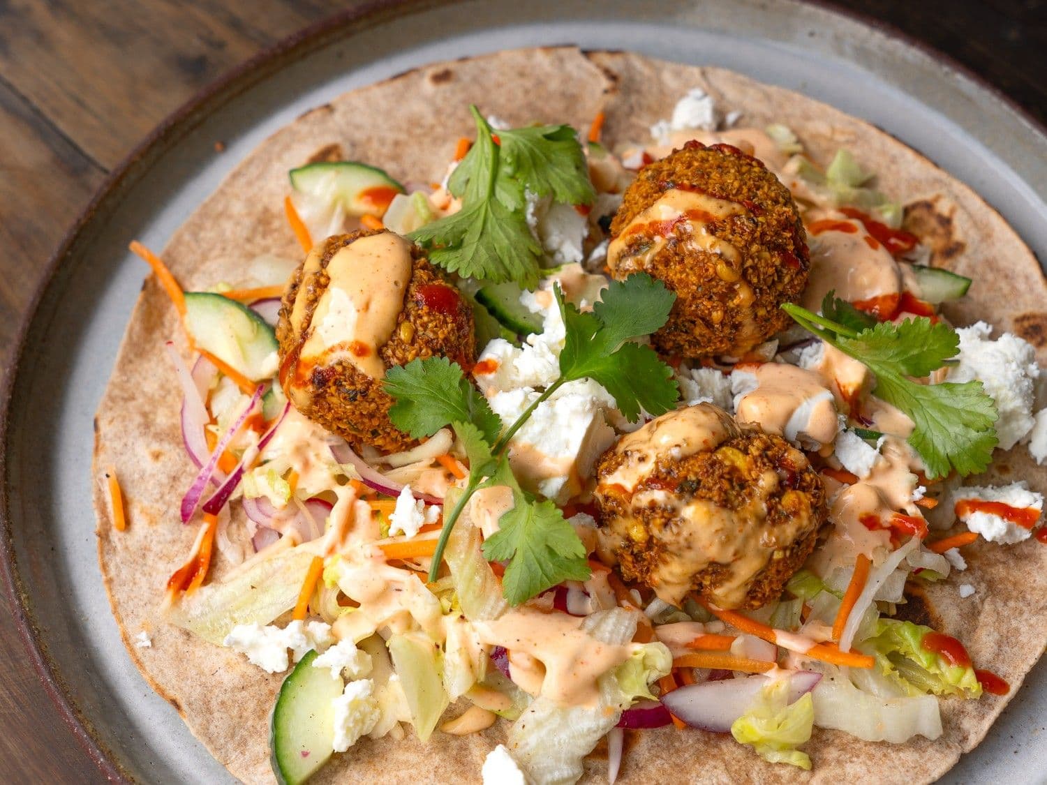 Wraps met falafel 'halfpikant' en chopped salad