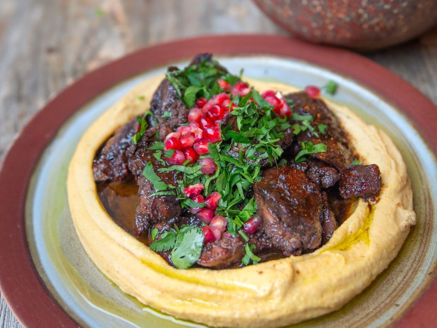 Libanese kippenlevertjes met hummus en platbrood