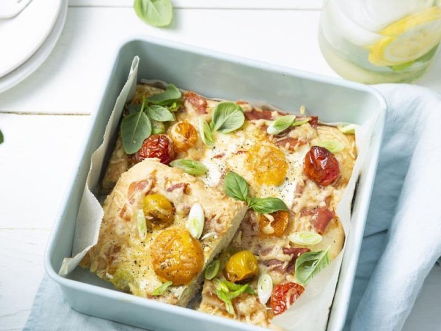 Brood met ham, tomaten en ei