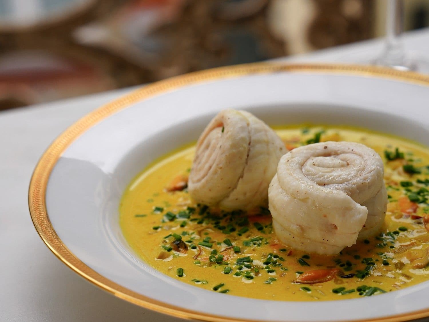 Gestoomde zeetong met venkel, mosseljus met curry en bieslook