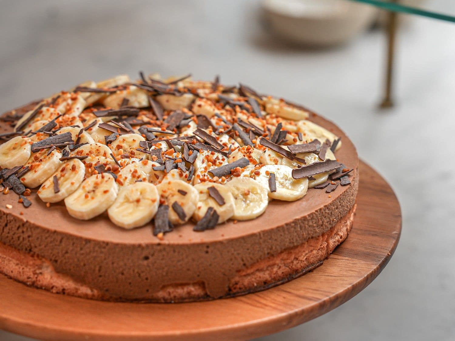 Bananentaart met dacquoise en crème suisse met chocolade
