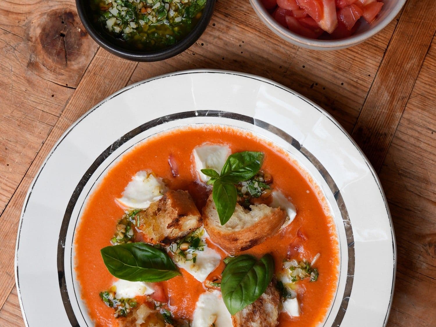 Gazpacho Caprese van Coeur de Boeuf tomaten