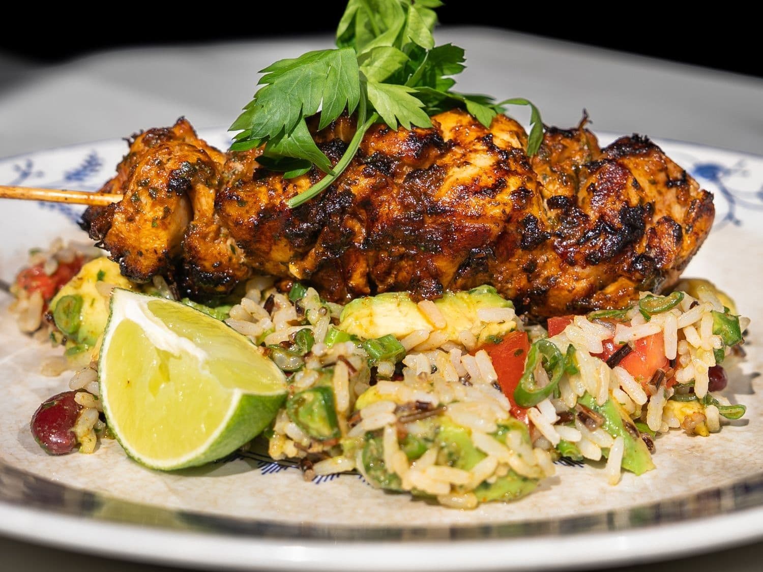 Mexicaanse kippenbrochette met rijstsalade
