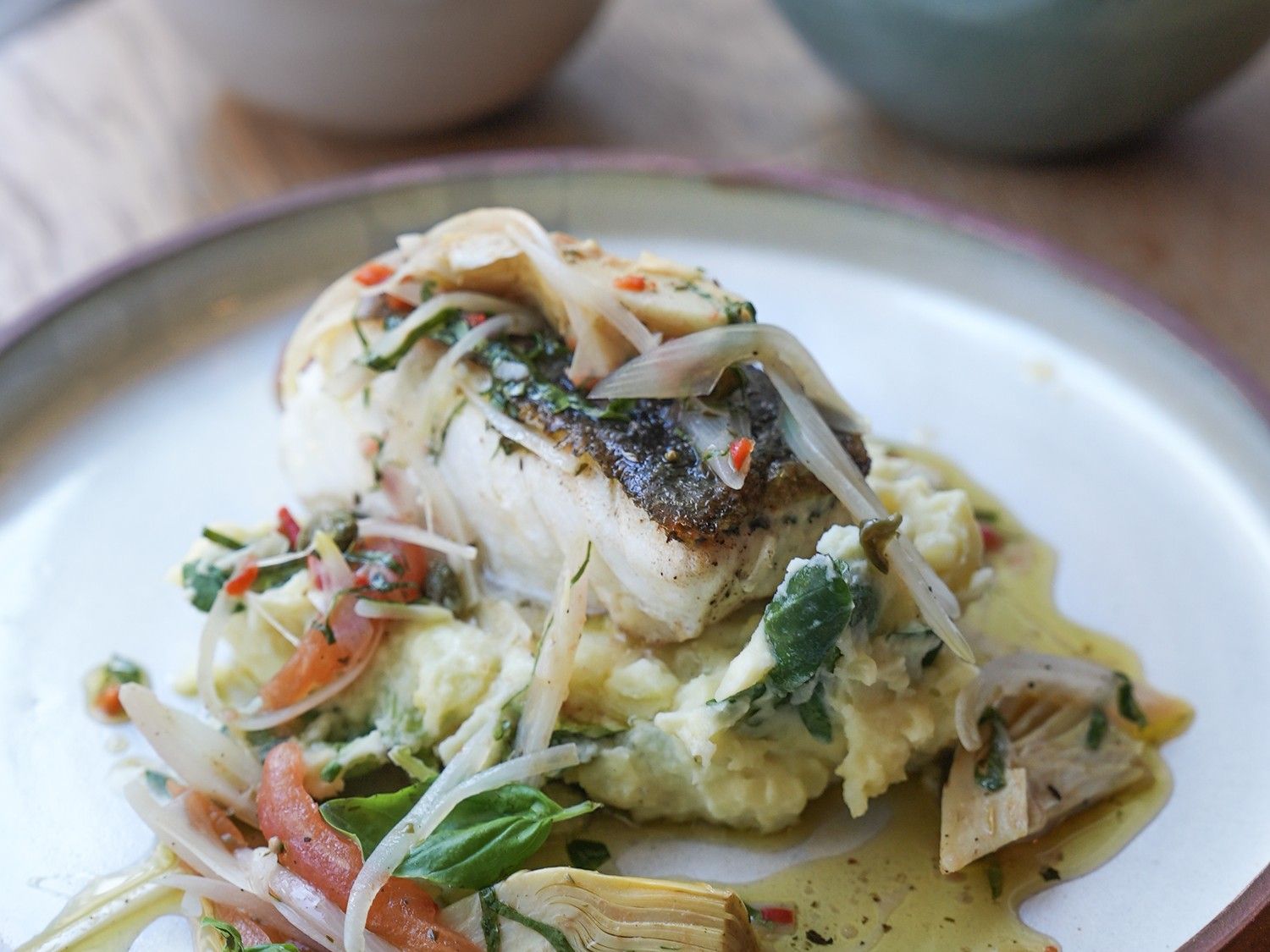 Gebakken skrei met kruidenkaaspuree, vinaigrette met tomaat en artisjok