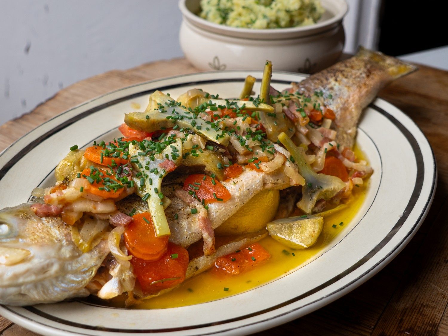 Regenboogforel met artisjok barigoule en puree met tuinkruiden