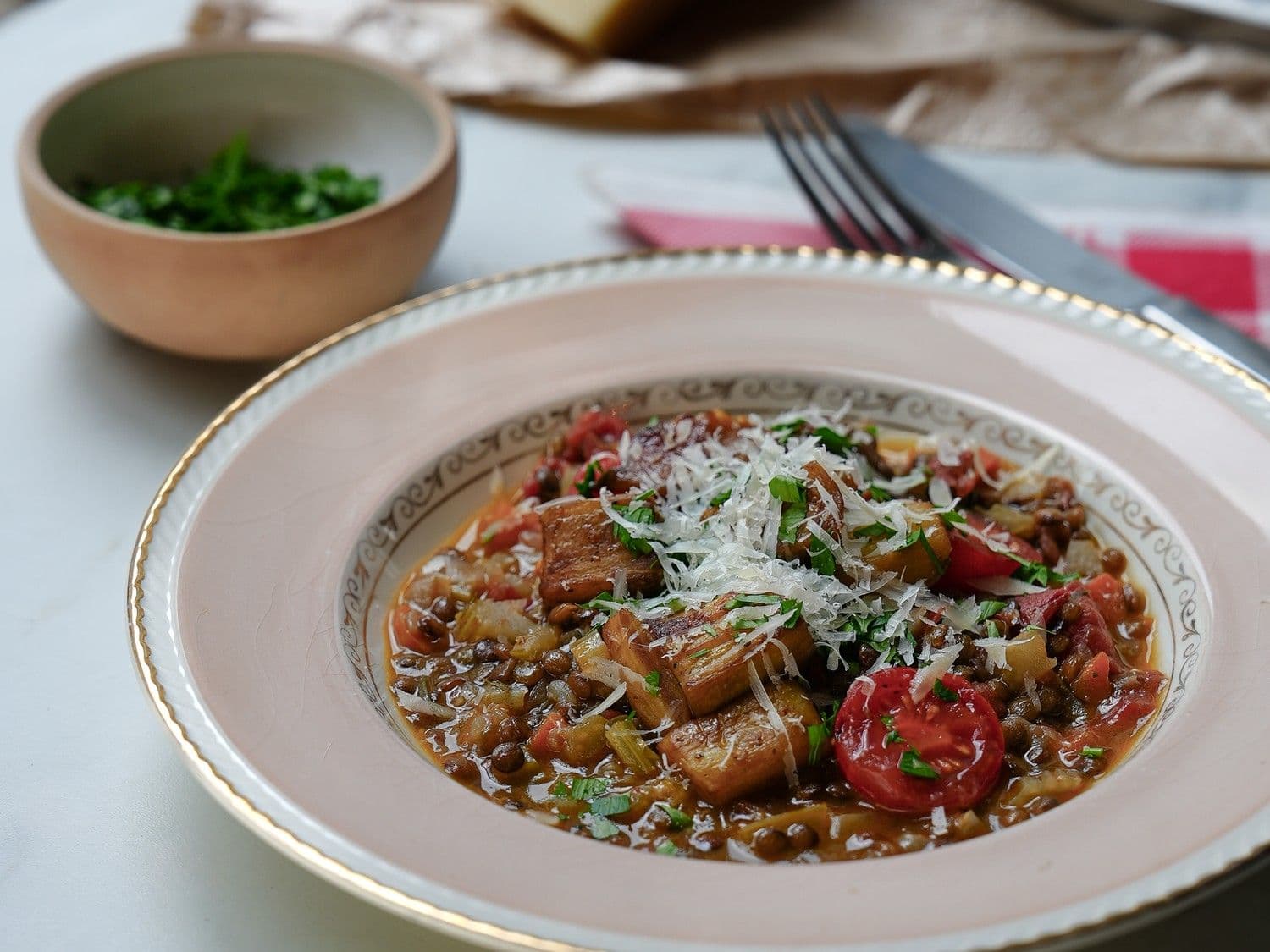 Linzenrisotto met gebakken aubergine en kerstomaat