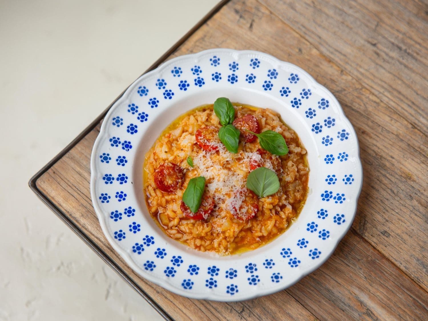 Tomatenrisotto met scampi, venkel en basilicum