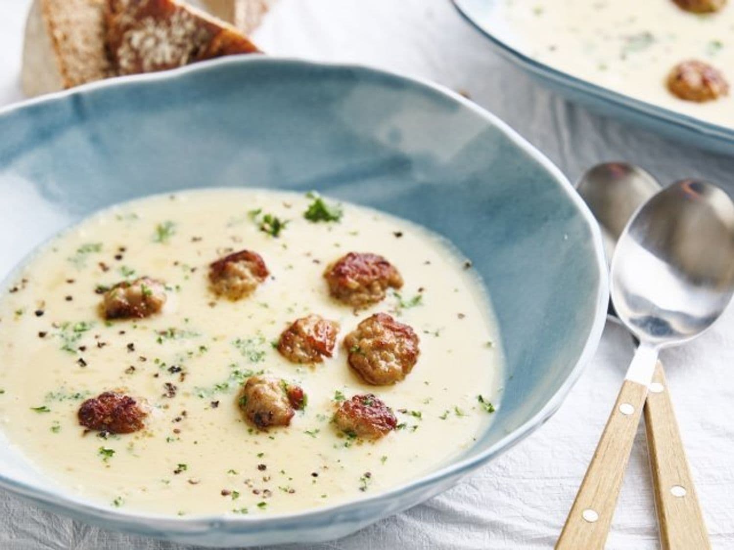 Aardappelsoep met mosterd en balletjes