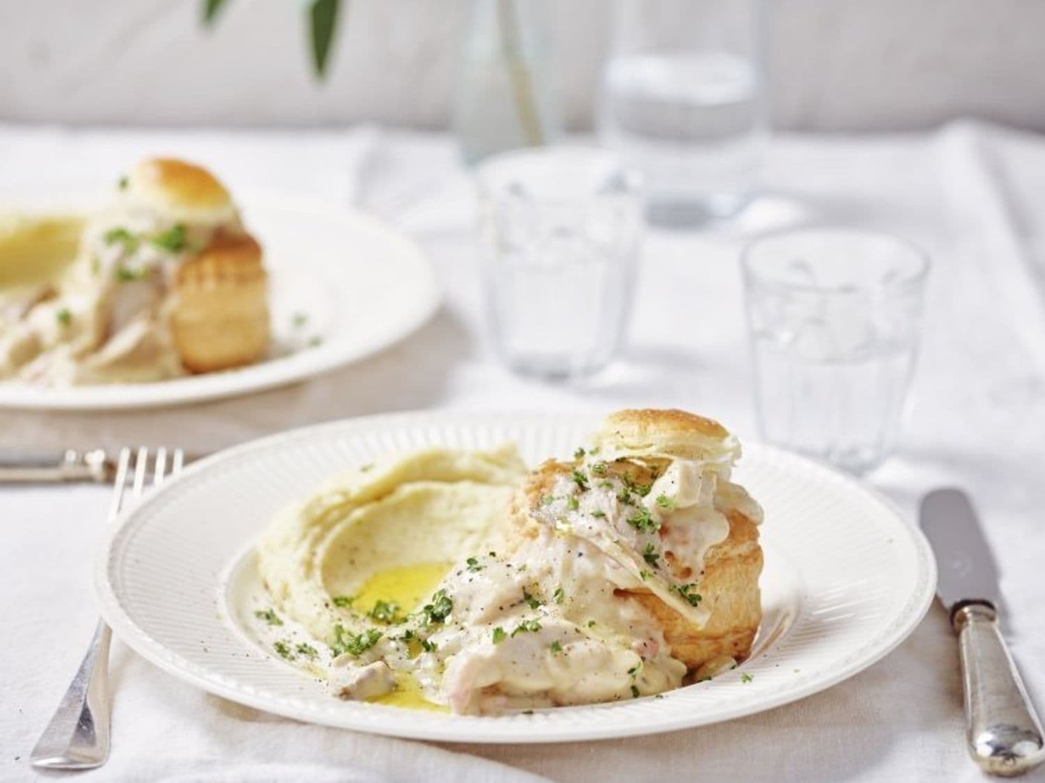 Vol-au-vent van konijn, oesterzwammen en spek