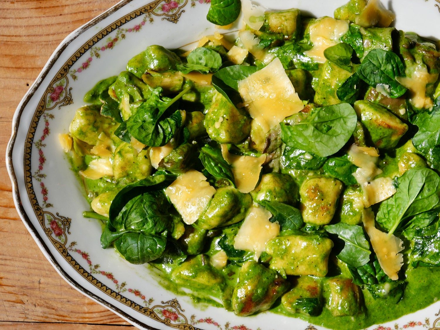 Gnocchi van spinazie met oesterzwammen en oude brokkelkaas