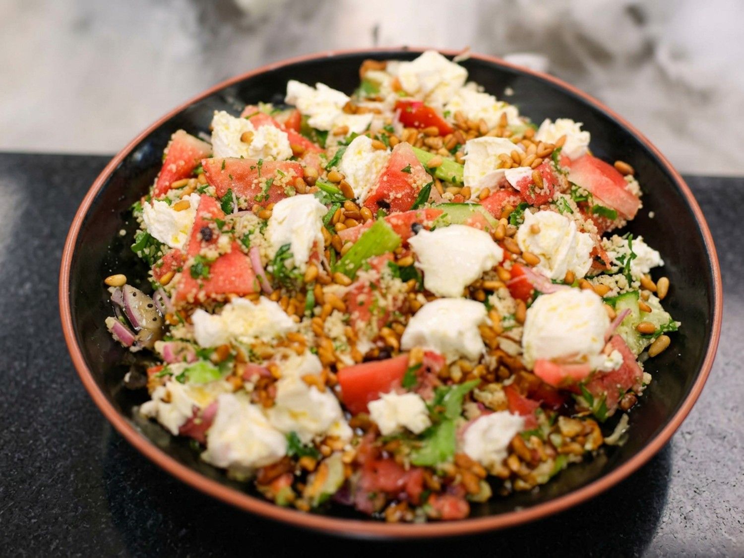Couscoussalade met groenten, watermeloen en mozzarella