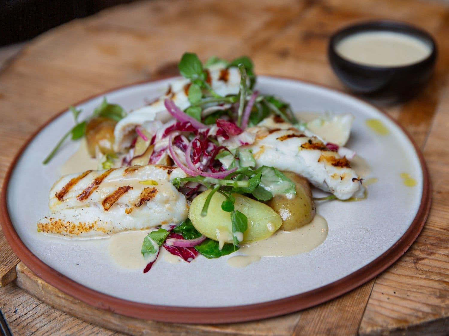 Salade van gegrilde schartong en radicchio met gebakken krieltjes