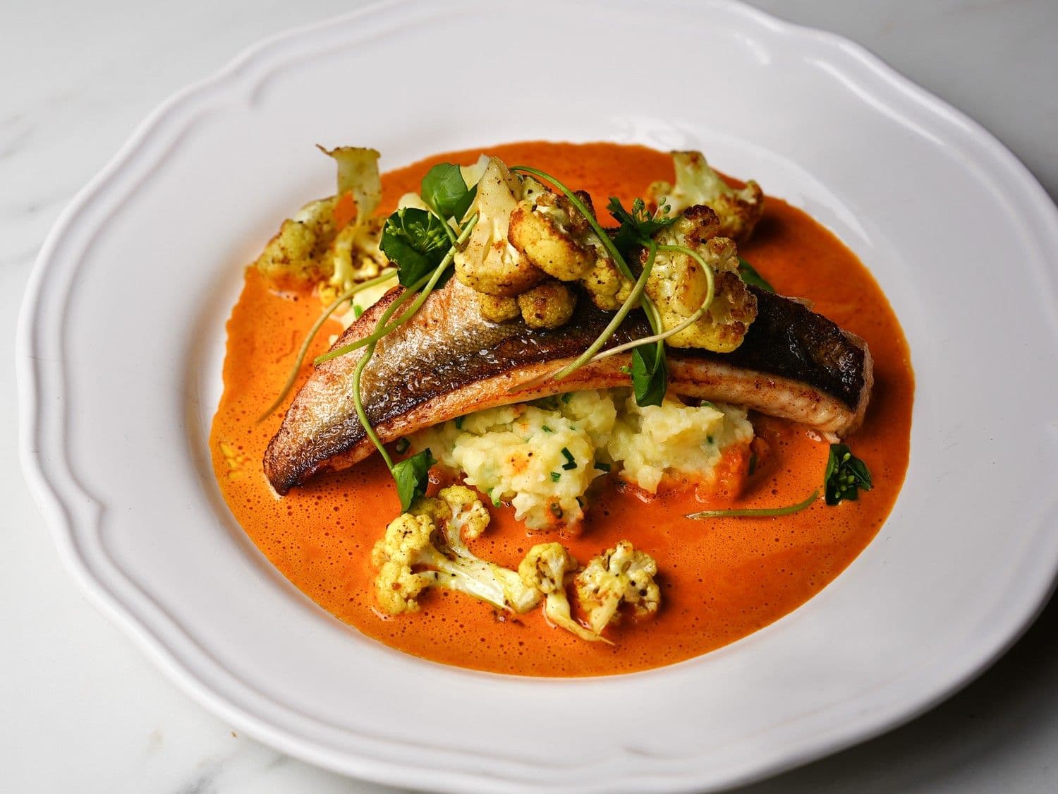 Rode poon met bloemkoolpuree en bisque met vadouvan