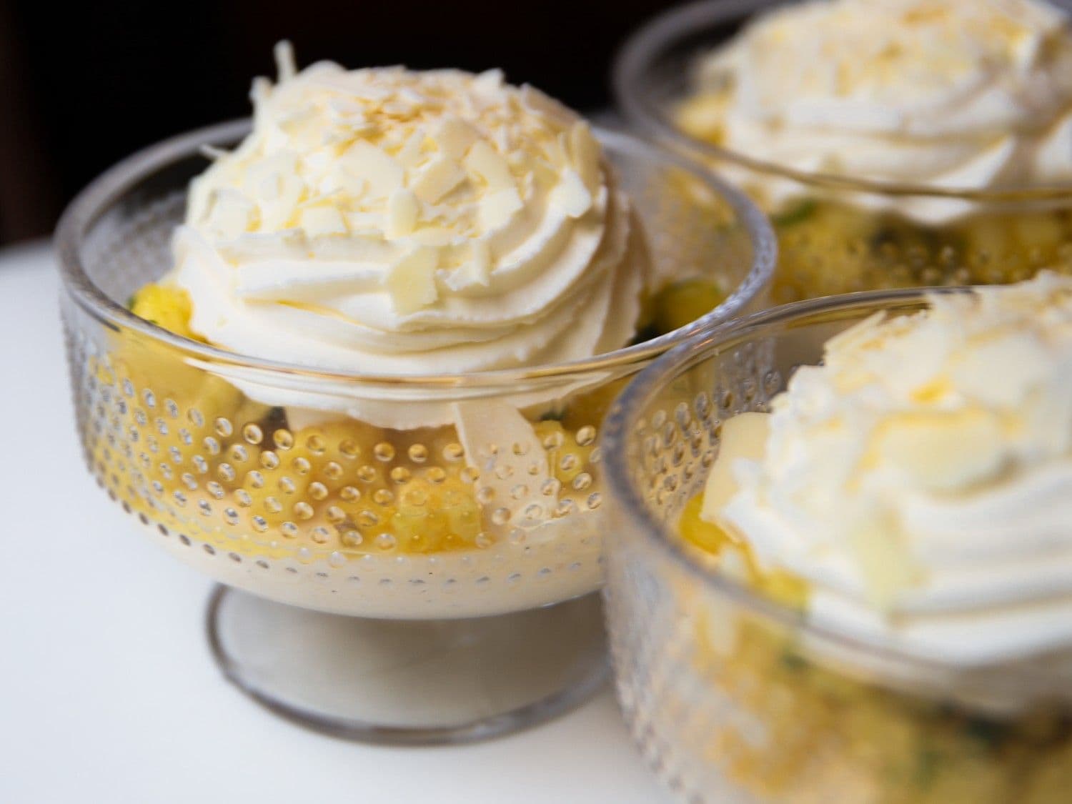 Parfait van ananas met salade van verse ananas