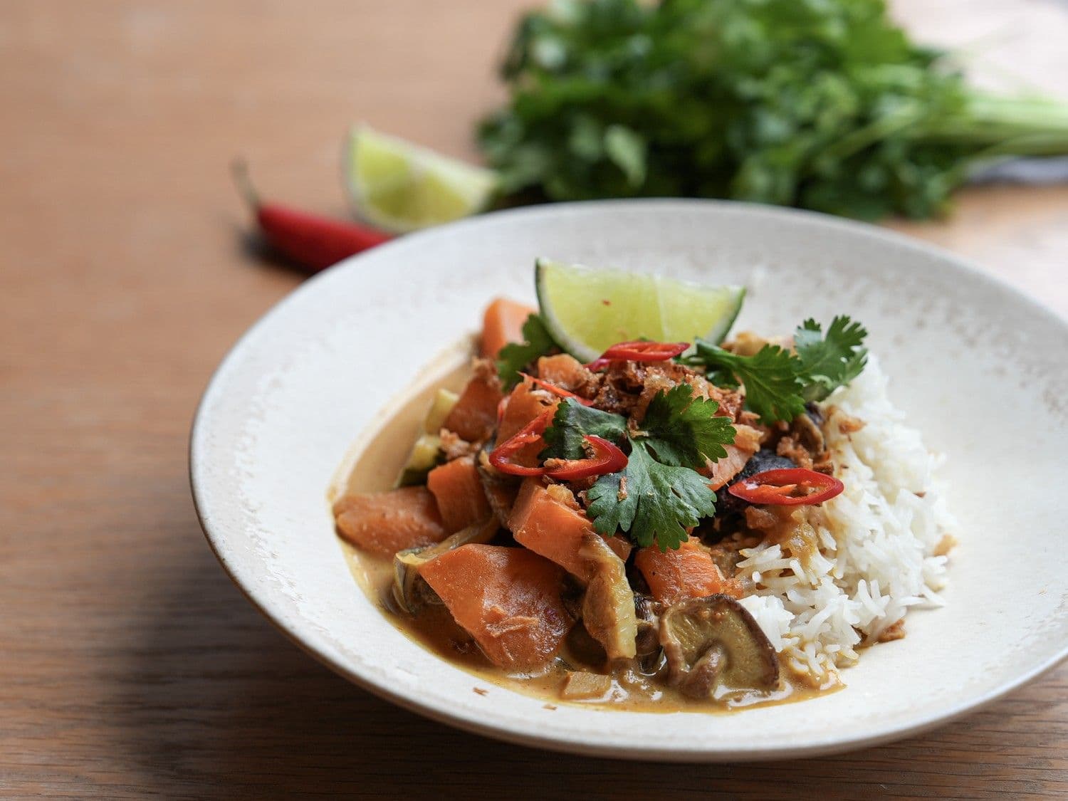 Curry met paddenstoelen, zoete aardappel en rijst