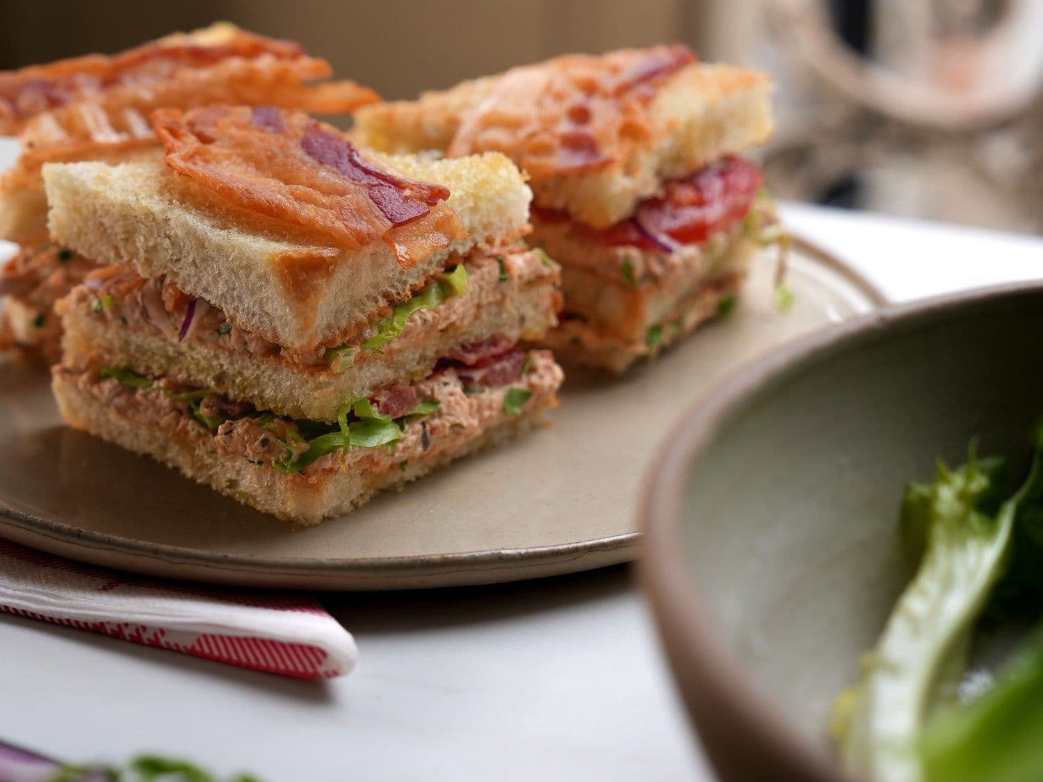 Club sandwich met kipsalade en Thousand Island dressing