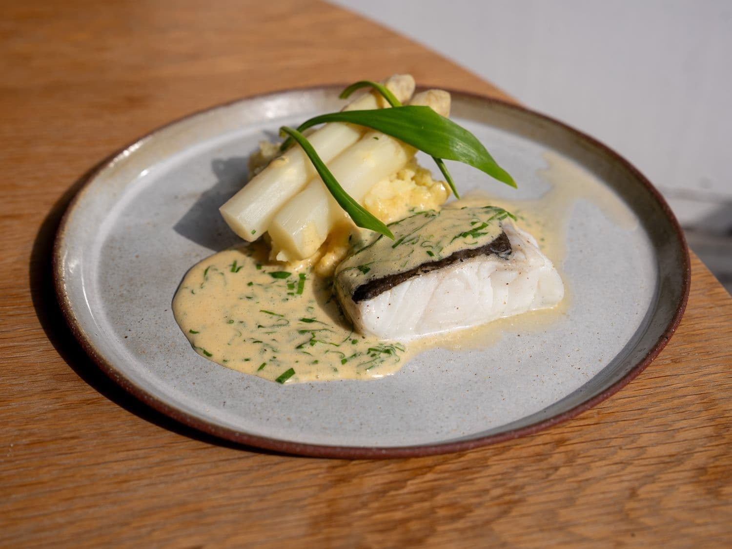 Kabeljauw met aspergepuree en Hollandaise met daslook