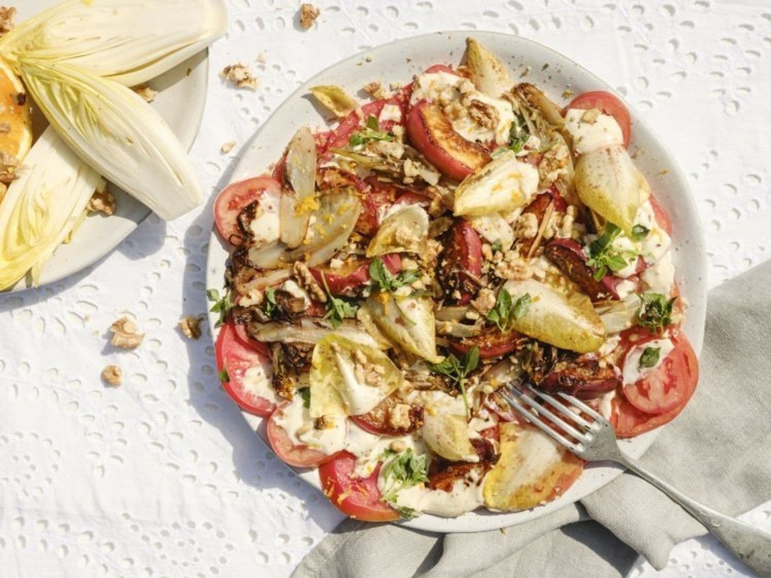 Carpaccio van tomaat met gebakken witloof, perzik en ricottadressing