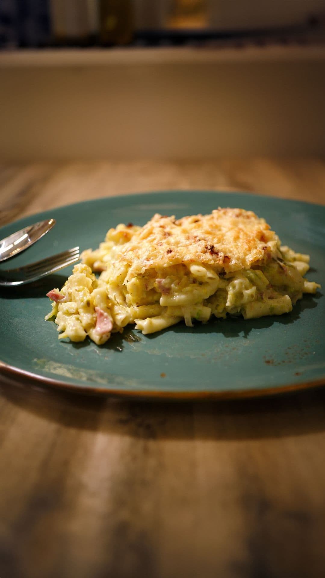 Macaroni met hesp, kaas en spruitjes