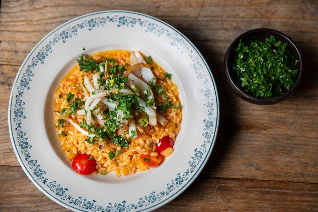 Risotto met 'nduja, zeekat en gremolata