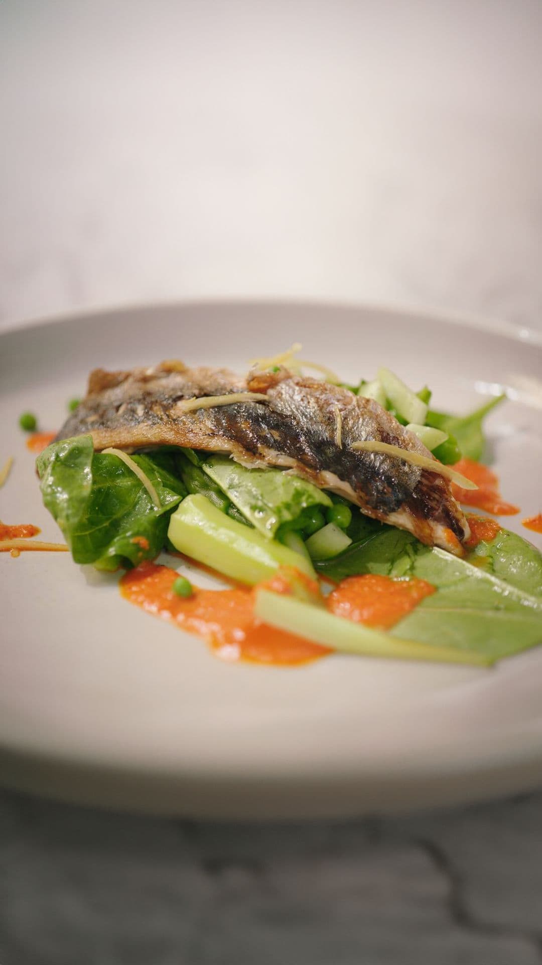 Gegrilde makreel met citrusdressing en groene groenten