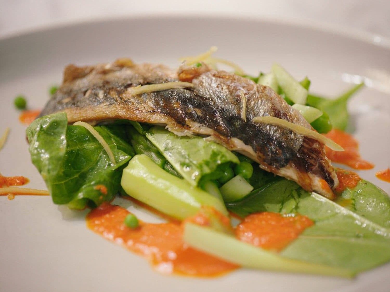 Gegrilde makreel met citrusdressing en groene groenten
