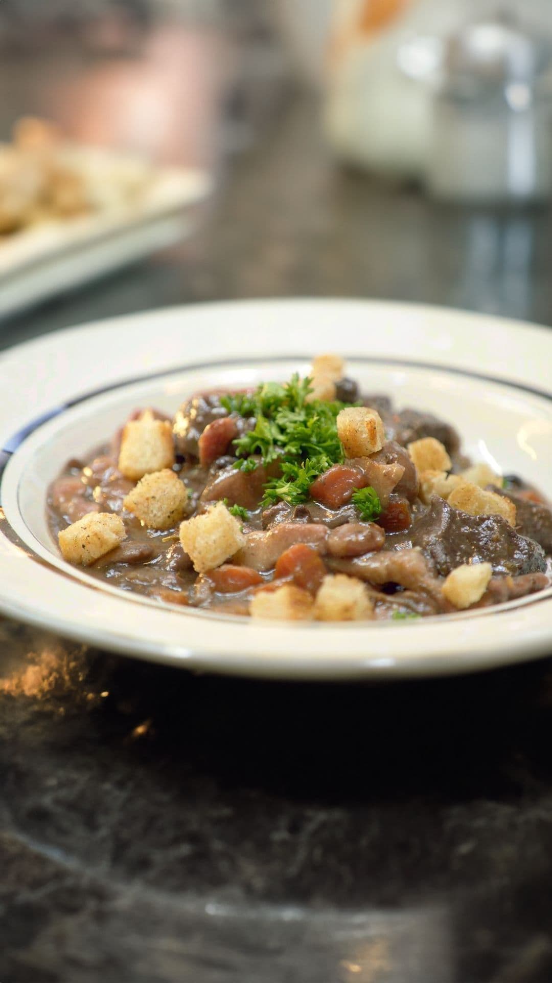 Runderwangen bourguignon met warme groenten