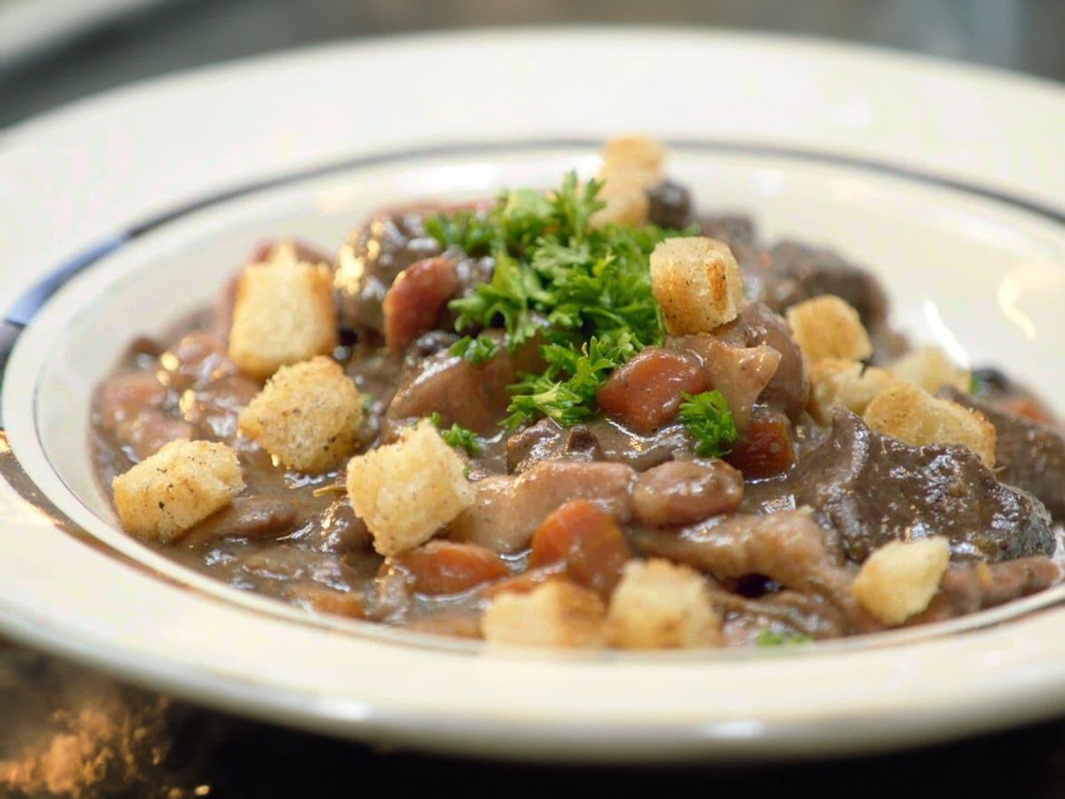 Runderwangen bourguignon met warme groenten