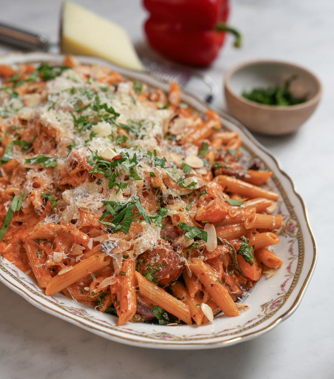 Penne met paprika, ui en chorizo