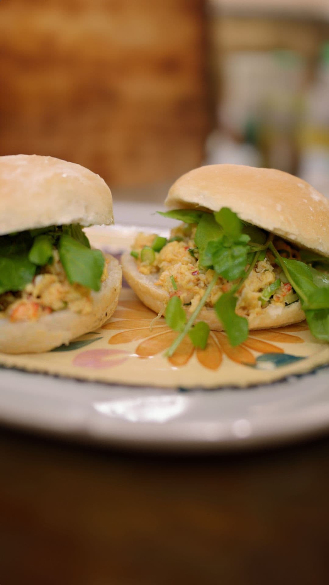 Brunchbroodjes met roerei en krab