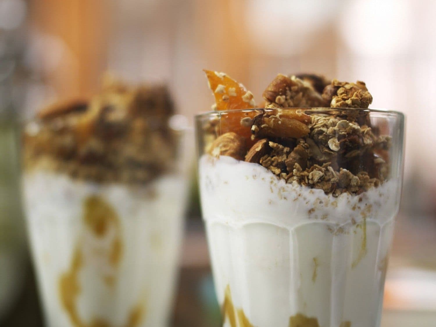 Muesli met yoghurt en vers fruit