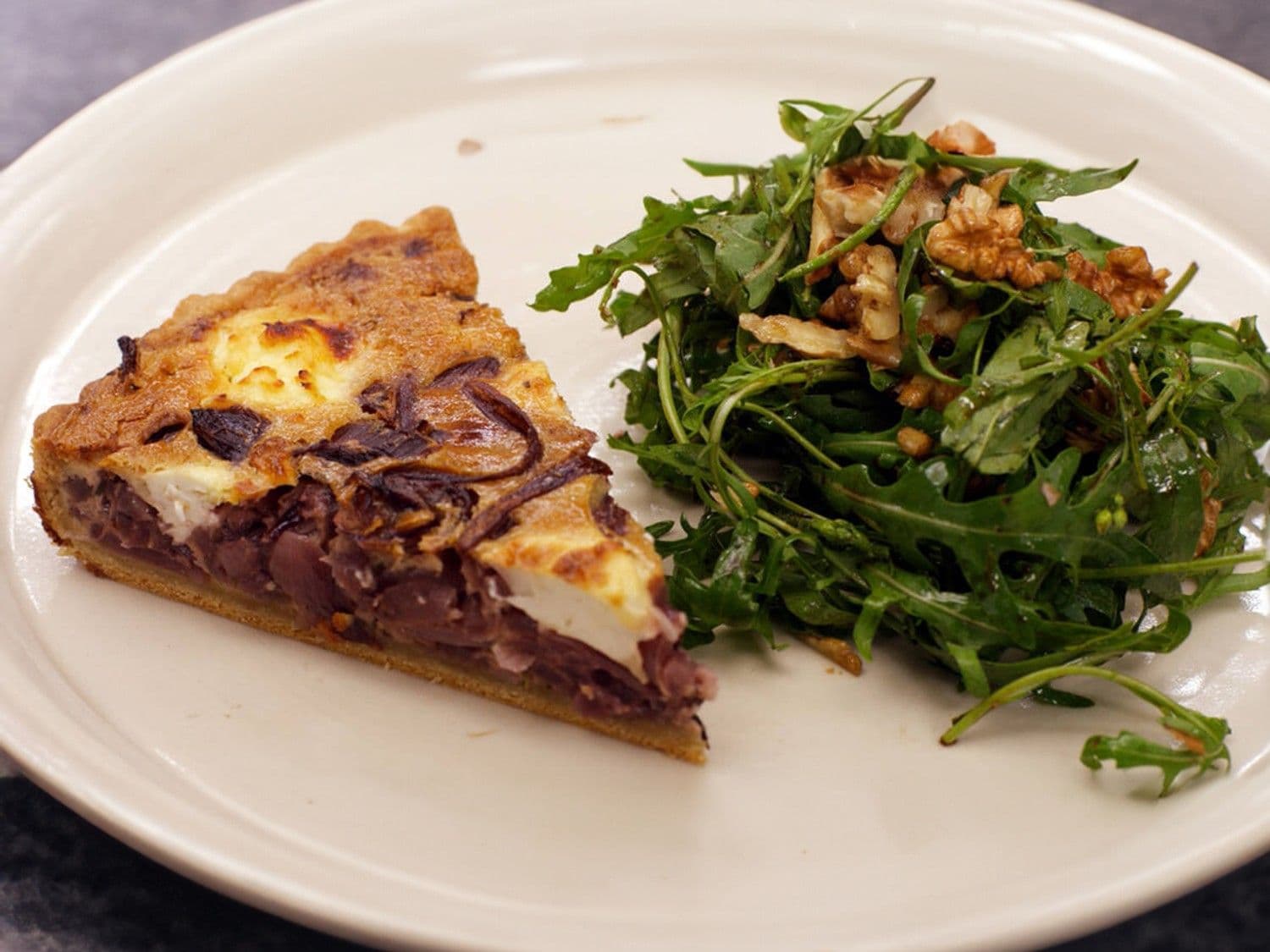 Quiche met ui, tijm en geitenkaas