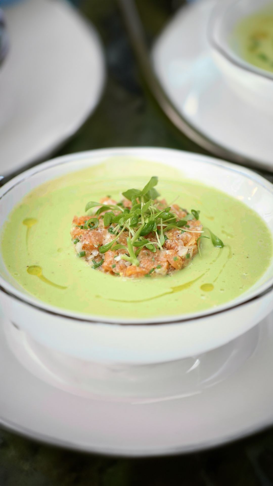 Vichyssoise van erwtjes met tartaar van zalm