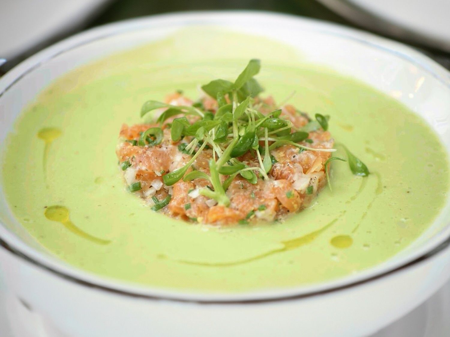 Vichyssoise van erwtjes met tartaar van zalm