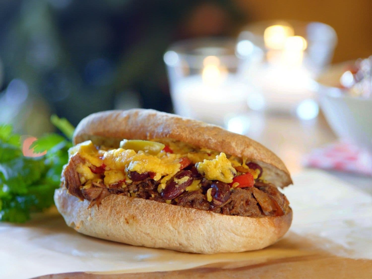 Ciabatta met pulled beef, gebakken ui en paprika