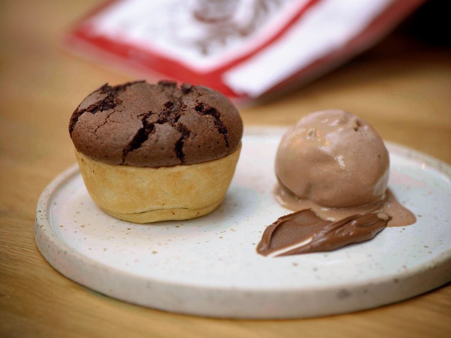 Brownietaartjes met chocoladeijs