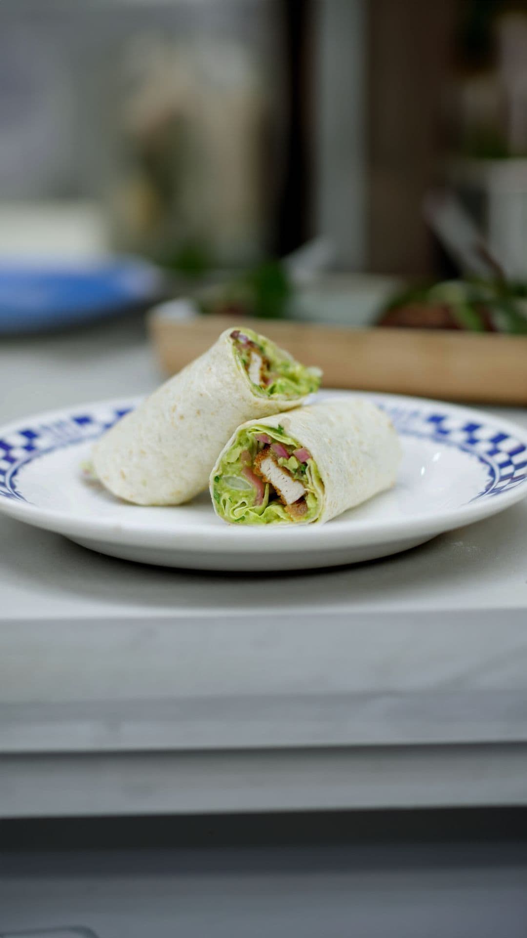 Tortilla met krokante kip en guacamole