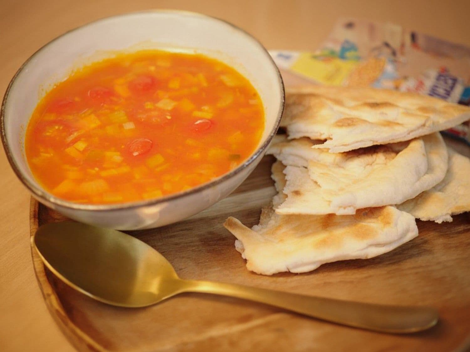 Wortel/kerstomatensoep met rode curry