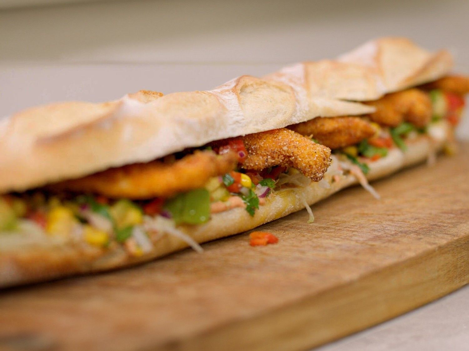 Mexicaanse baguettes met krokante kip en salsa