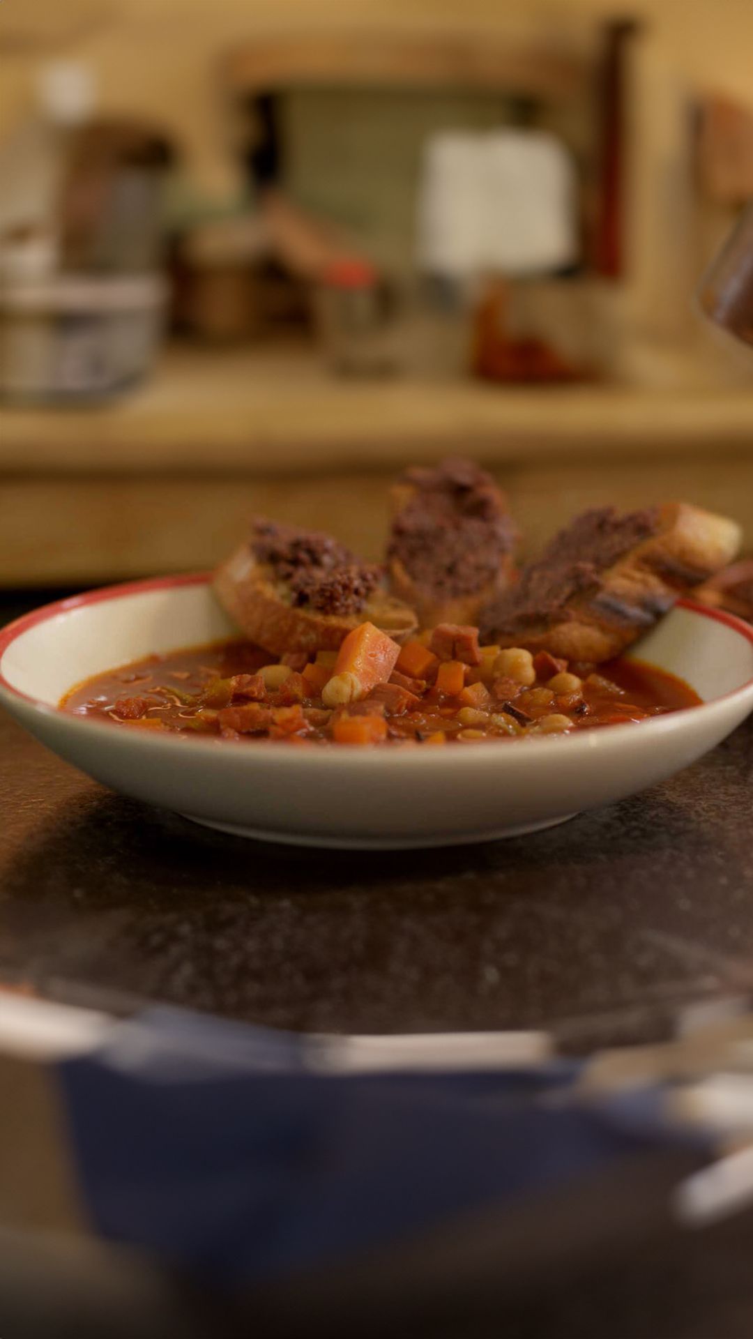 Zuiderse soep met chorizo