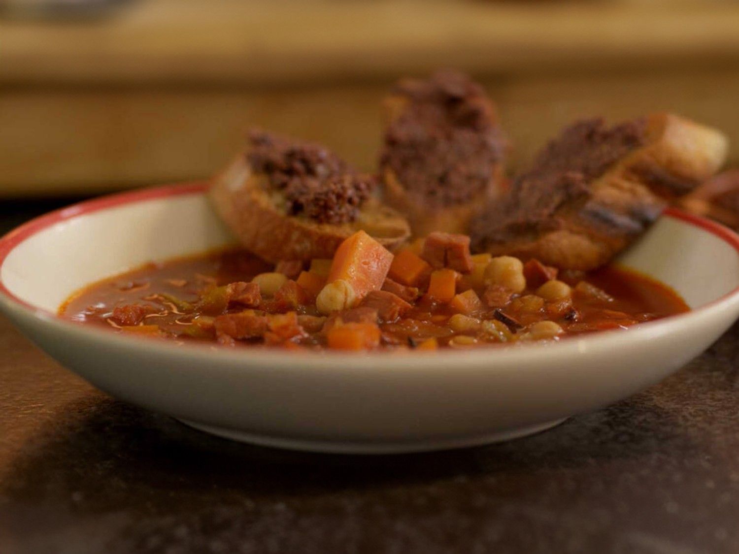 Zuiderse soep met chorizo
