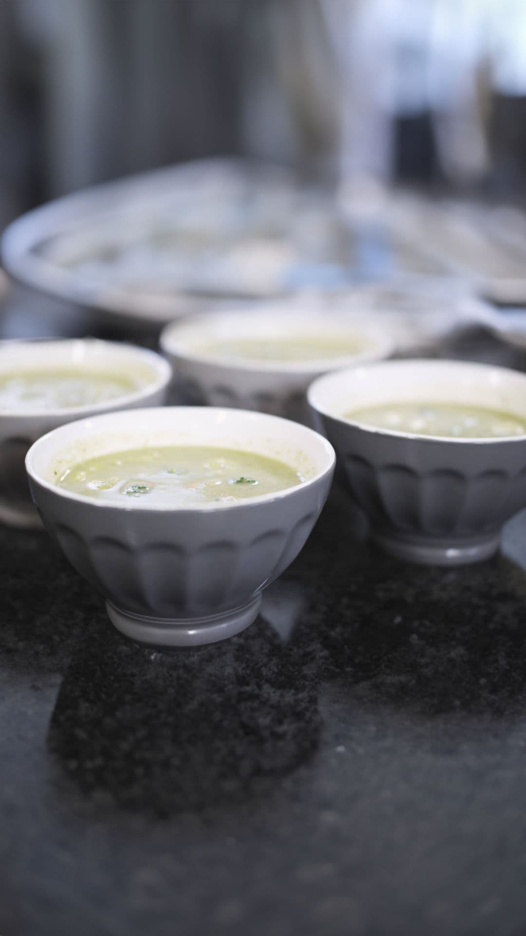 Broccolisoep met kruidenkaas en ham