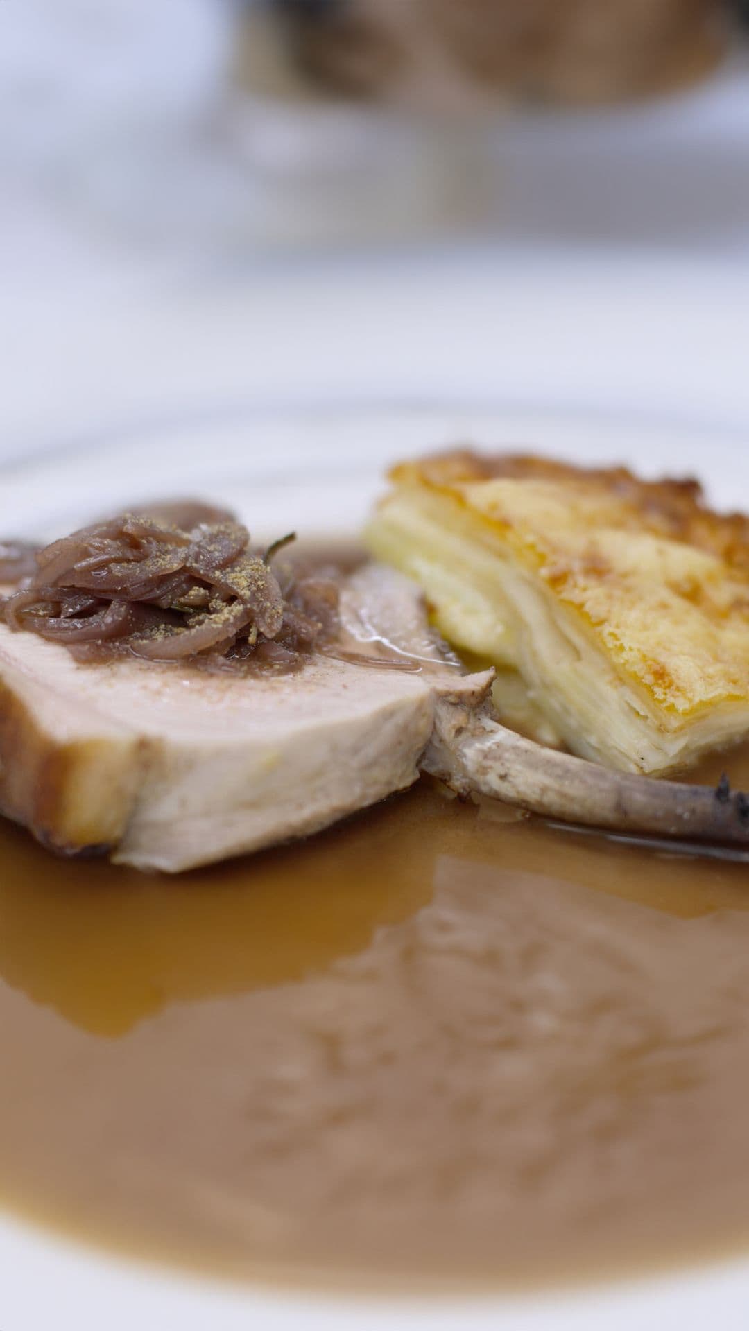 Varkenskroon met knolseldergratin
