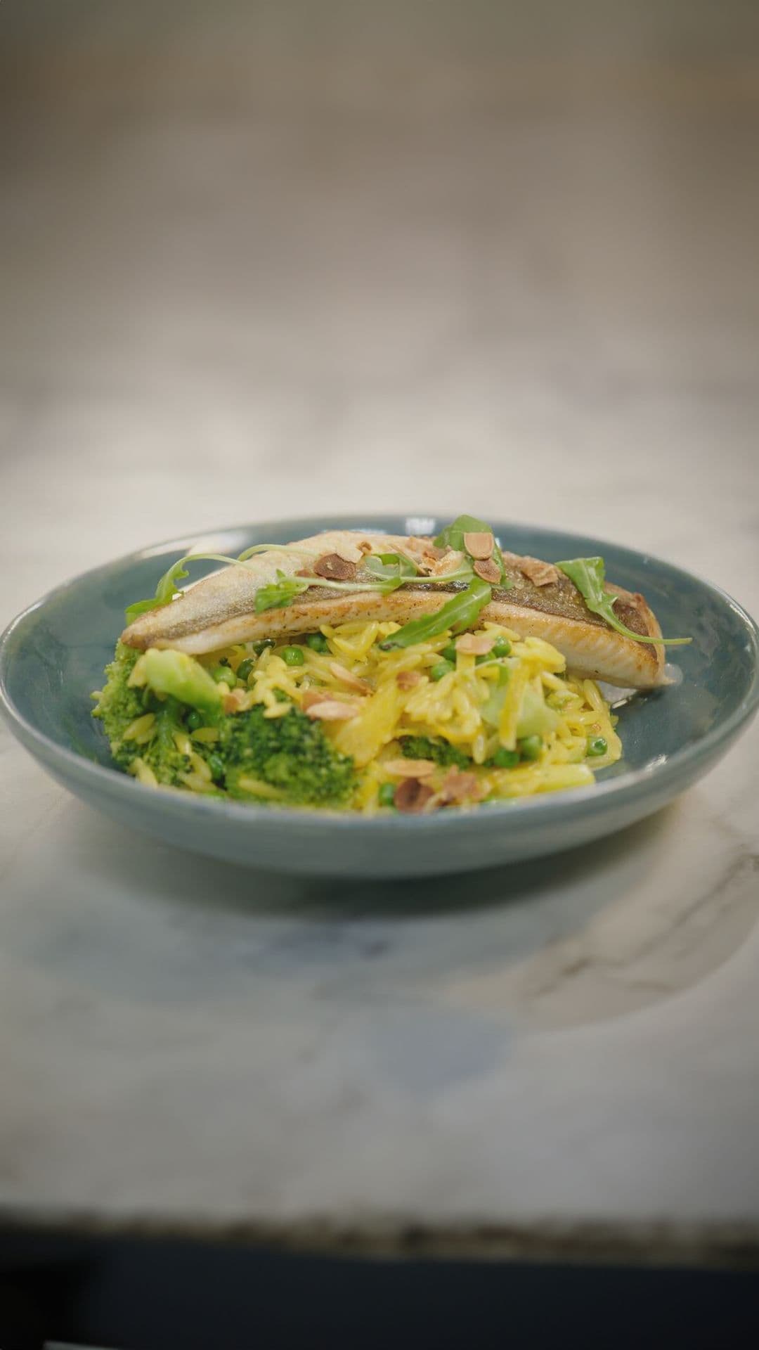 Rode poon met koolrabi, broccoli en orzo