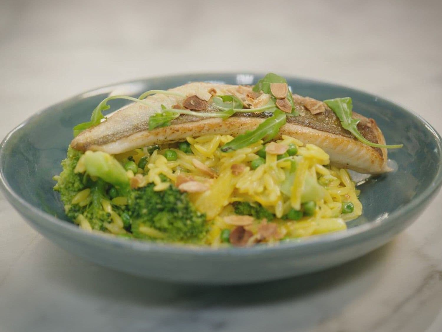 Rode poon met koolrabi, broccoli en orzo